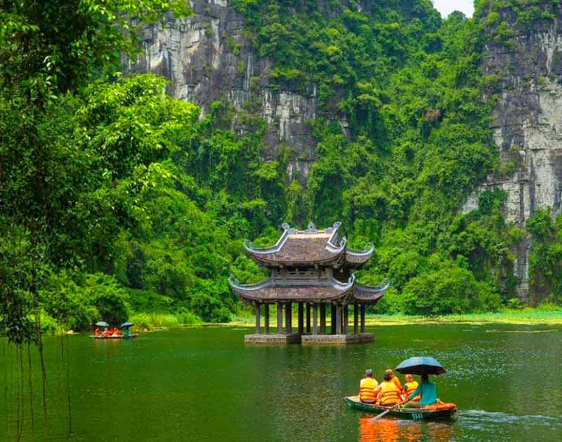 Ninh Binh Tour 2 Days 1 Night: Hoa Lu - Tam Coc - Mua Cave - Bai Dinh - Trang An