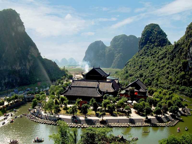 Ninh Binh Tours: Hoa Lu - Trang An - Mua Cave - 1 Day Tour