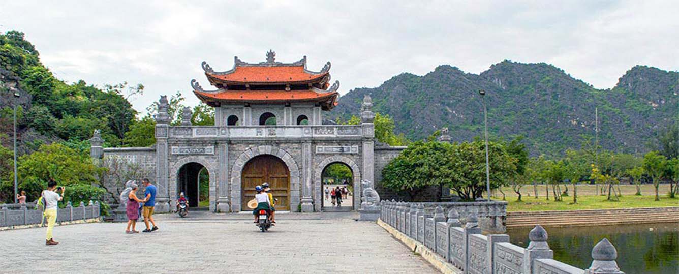 Ninh Binh Tour 3 Days 2 Nights: Ha Noi - Ninh Binh - Lan Ha Bay