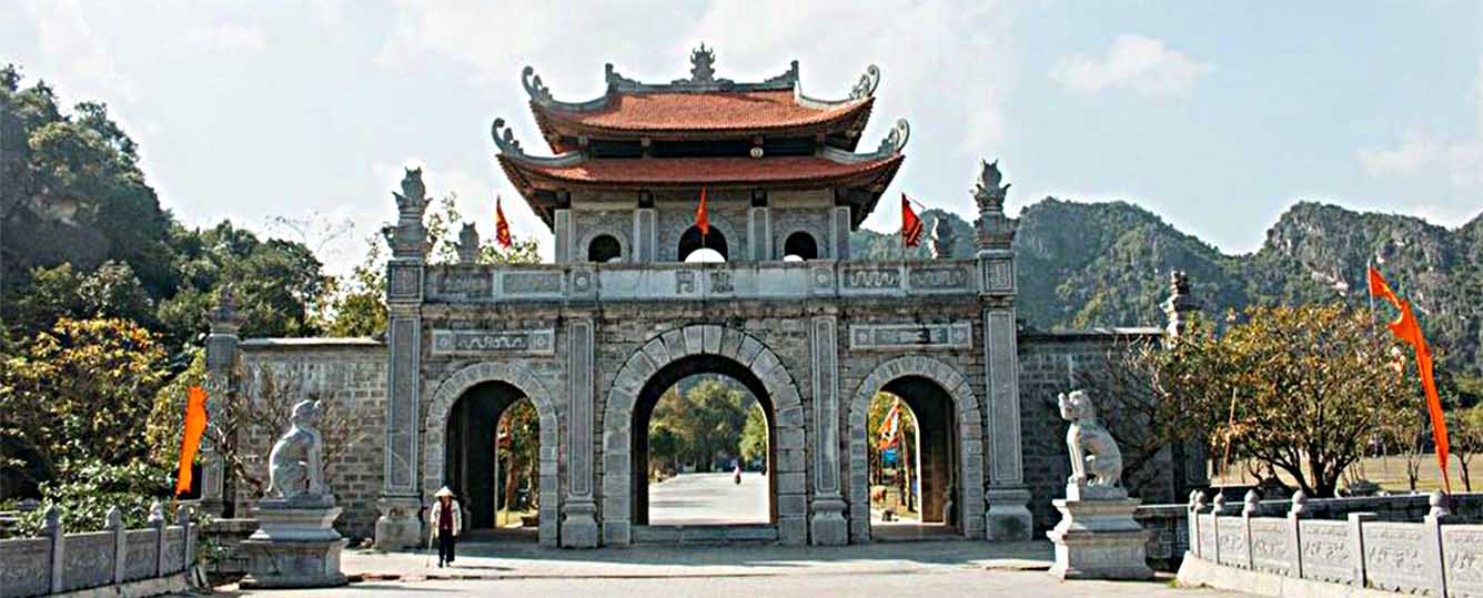 Ninh Binh Tour 2 Days 1 Night: Hoa Lu - Tam Coc - Mua Cave - Bai Dinh - Trang An